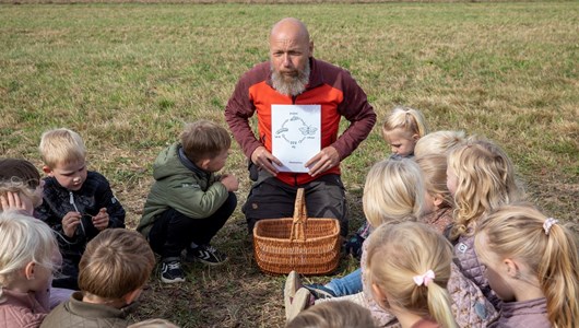 Mønsted Børnehus besøger Forundringsfestivalen på Naturskolen ved Hald.